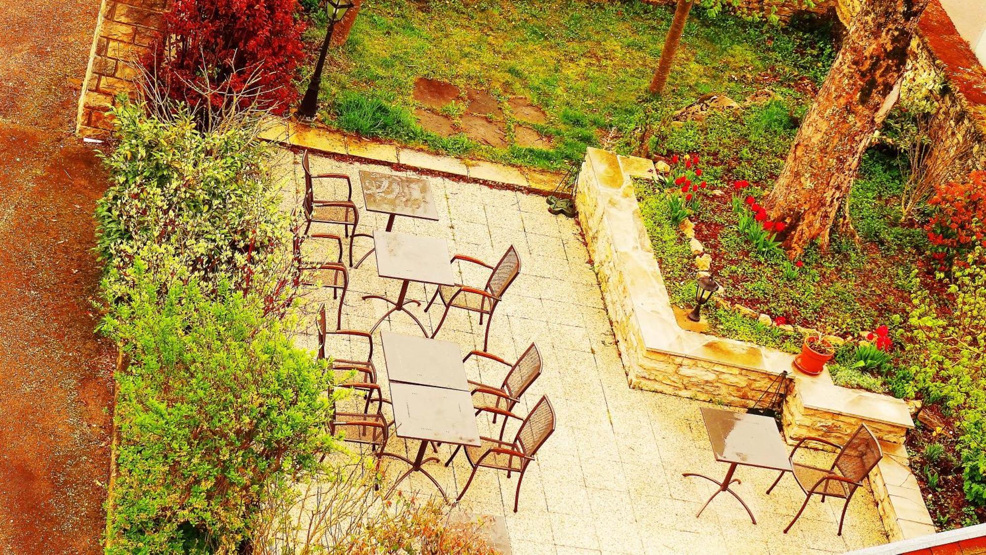 Logis Hotel Calisola Besancon - Soiree Etape Chalezeule Ngoại thất bức ảnh