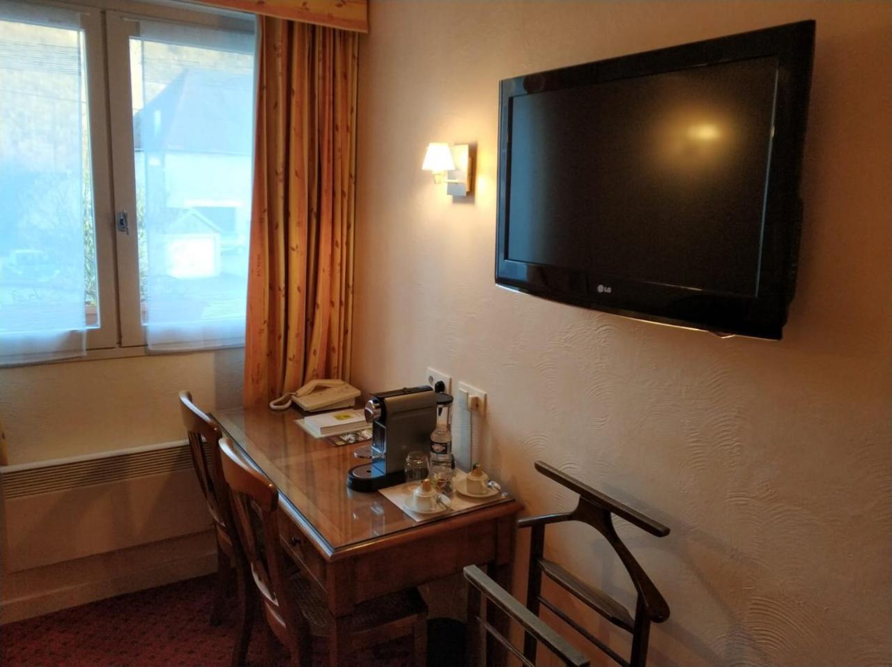 Logis Hotel Calisola Besancon - Soiree Etape Chalezeule Ngoại thất bức ảnh