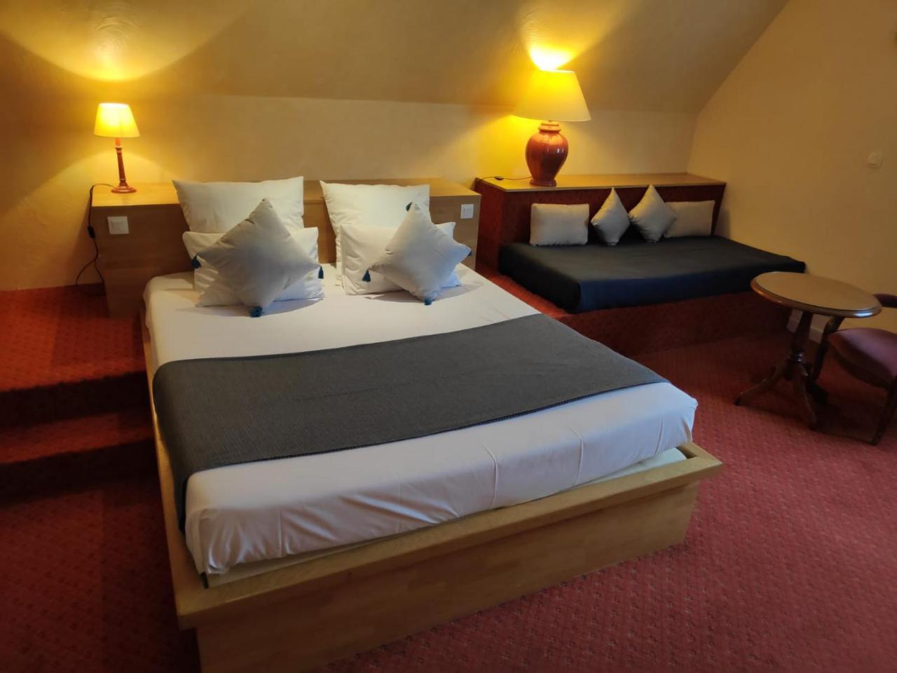 Logis Hotel Calisola Besancon - Soiree Etape Chalezeule Ngoại thất bức ảnh