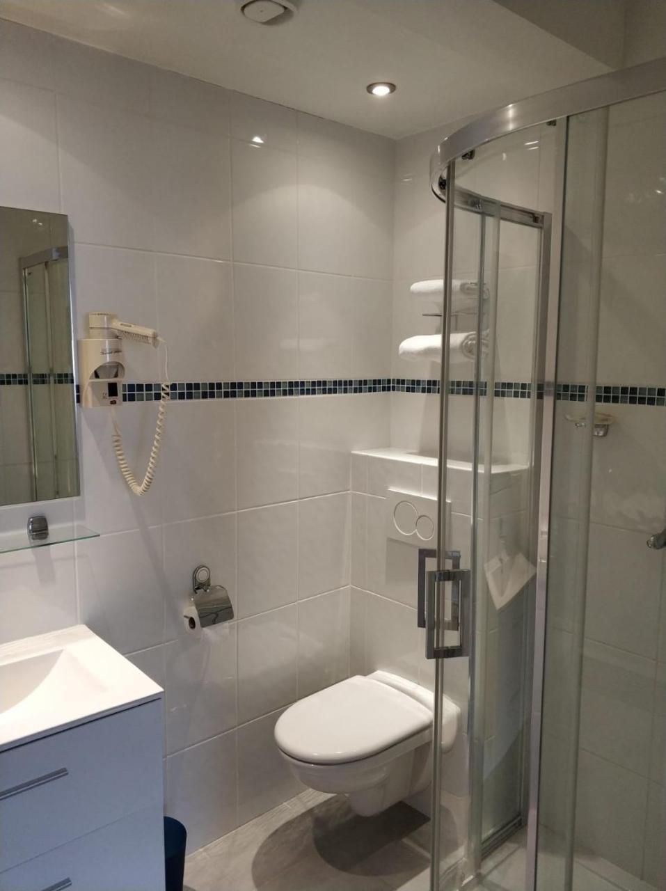 Logis Hotel Calisola Besancon - Soiree Etape Chalezeule Ngoại thất bức ảnh