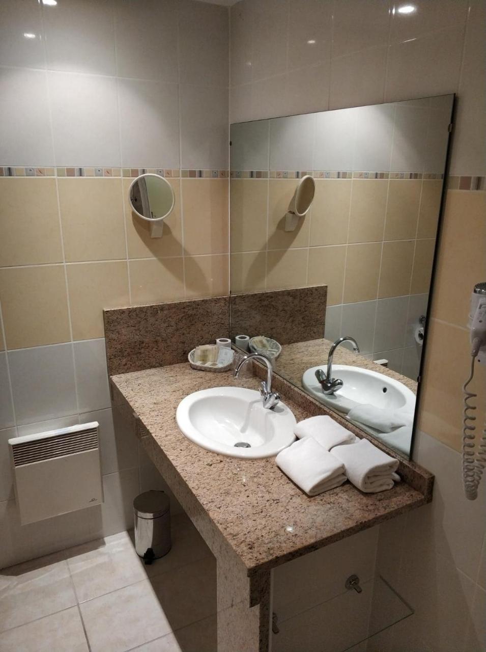 Logis Hotel Calisola Besancon - Soiree Etape Chalezeule Ngoại thất bức ảnh