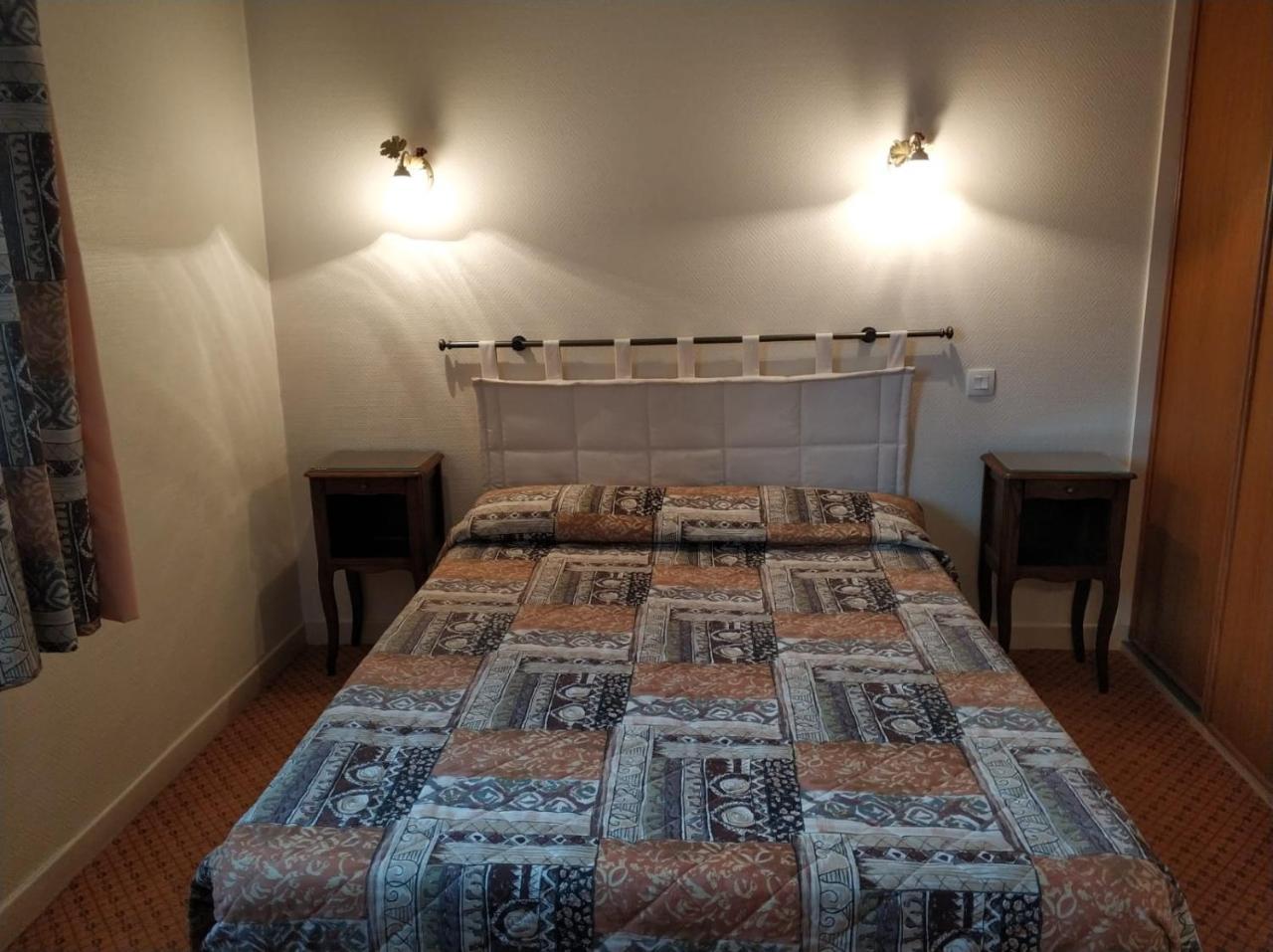 Logis Hotel Calisola Besancon - Soiree Etape Chalezeule Ngoại thất bức ảnh