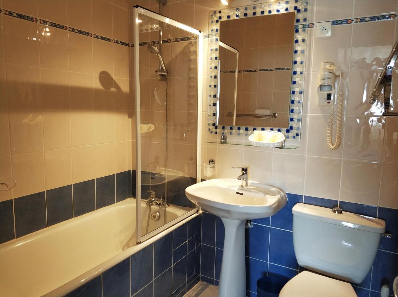 Logis Hotel Calisola Besancon - Soiree Etape Chalezeule Ngoại thất bức ảnh